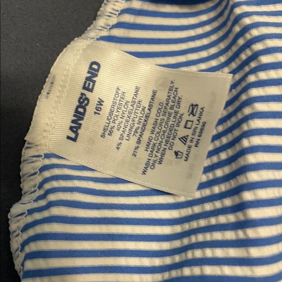 Lands’ End Seer Sucker Tankini - Picture 4 of 8